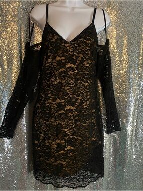 🖤✨GBG Los Angeles Black Lace cold-shoulder Dress w/ Nude Lining✨🖤